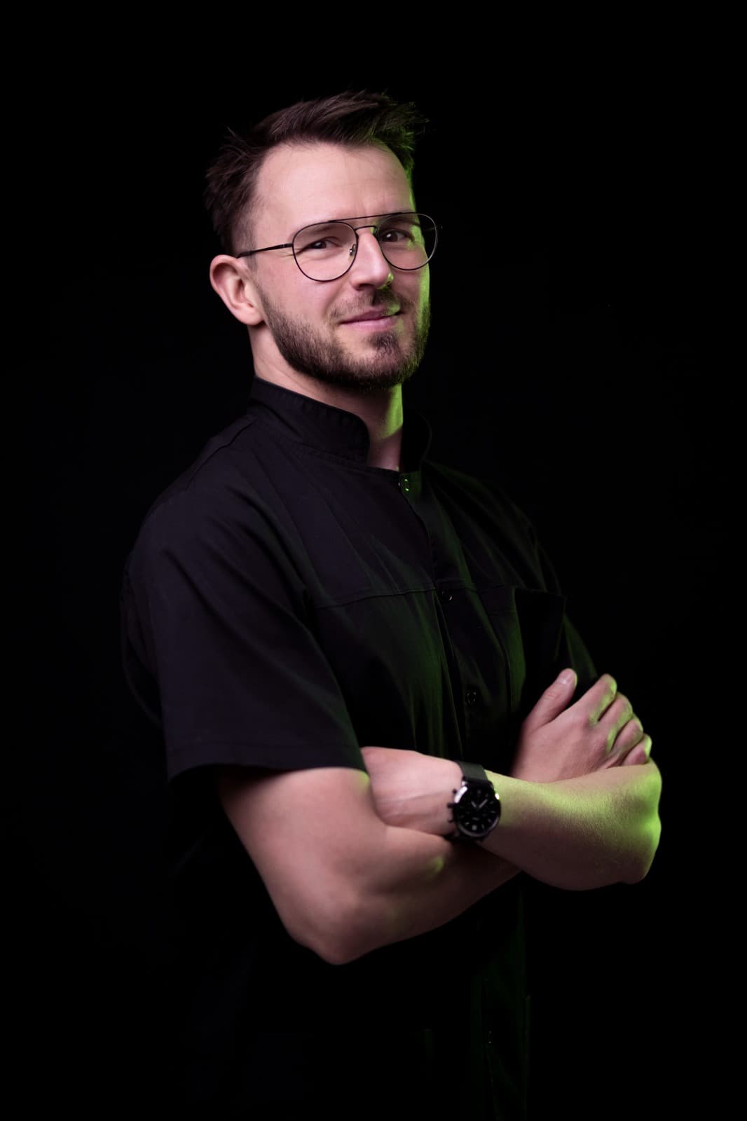 Aleksander Żuk - fizjoterapeuta w gabinecie w Zielonej Górze